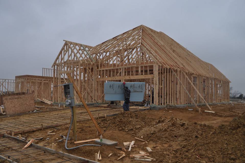 Builders Bet on Strong Spring With Speculative Homes